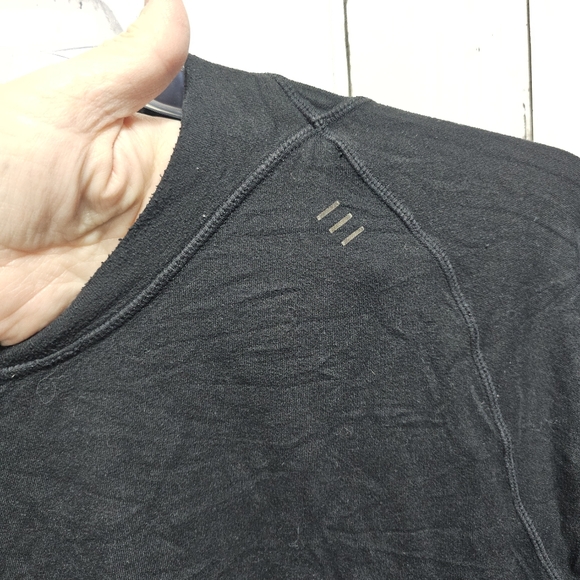 Lululemon Men's Black Vented Under Arms Size XL Long Sleeve Lightweight . - Picture 5 of 7